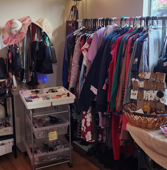 💥BEAUTIFUL LADIES ♥️ ✨️ Jewelry Sale Toda💥DEALS & STEALS‼️Friday 11/21 @4PM‼️ - Picture 16 of 17